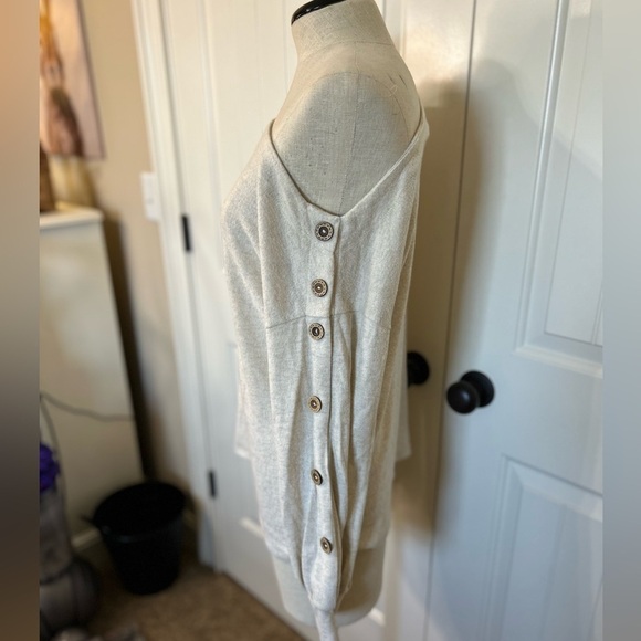 Promesa Off the Shoulder Cream Sweater. Luxe Neutral. - Picture 2 of 10